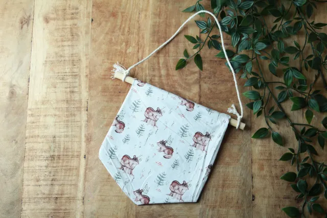 Een presentje Bosvriendjes vaandel 20x20 cm wit katoen