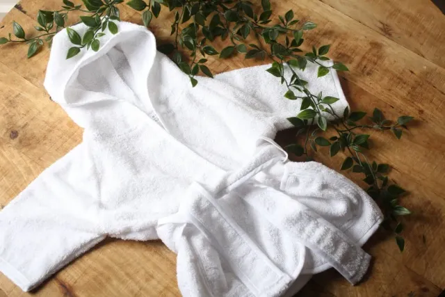 Een presentje badjasje baby katoen personaliseerbaar