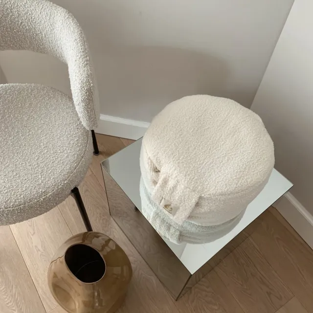 The Mompany Bodhi Pillow Teddy kussen offwhite poef