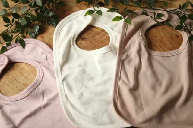 Een presentje slabbetje katoen personaliseerbaar met naam