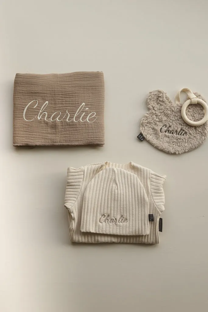 Louloúdi Giftbox romper kraamcadeau large beige 50/56