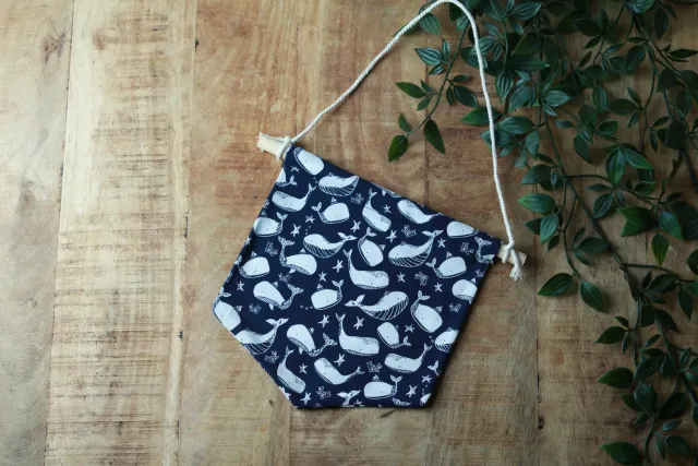 Een presentje Walvisvriendjes vaandel 20x20 cm donkerblauw
