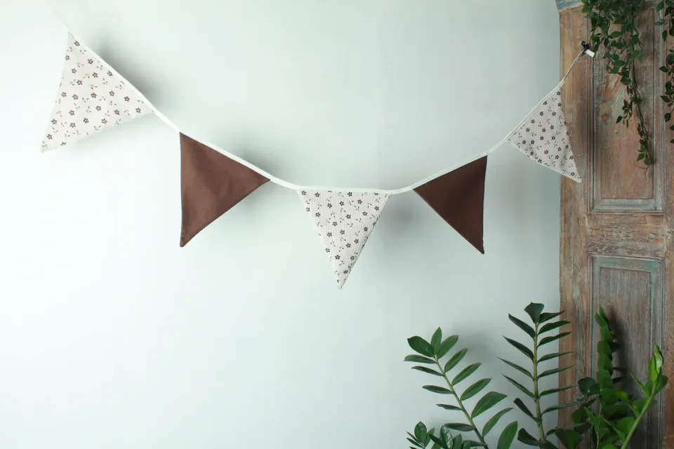 Een presentje Bloemetjes vlaggenlijn 150 cm wit ribbelstof
