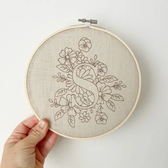 Soda Fashion Letter Outline borduurring geboorte