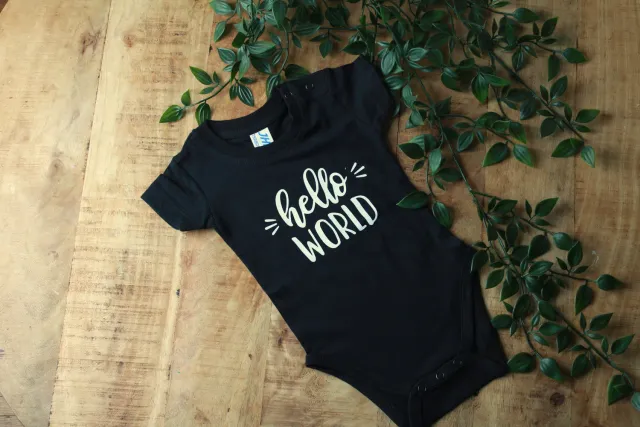 Een presentje Hello World romper biokatoen wit