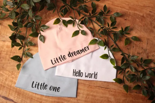 Een presentje babymutsje katoen personaliseerbaar met naam
