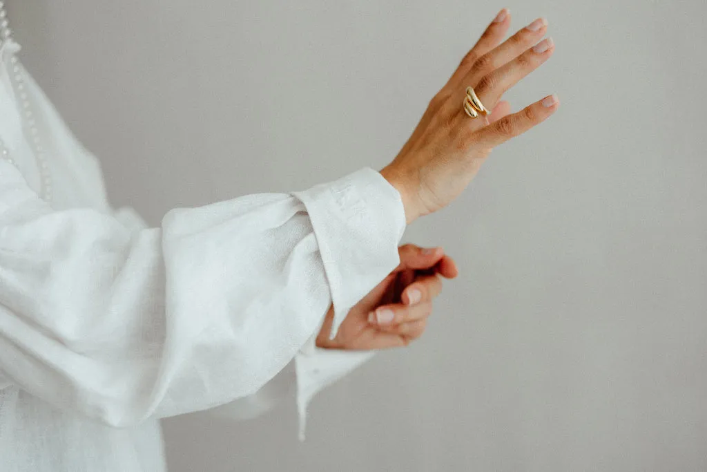 Louloúdi You only need one blouse linnen wit