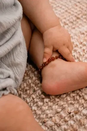 Louloúdi Amber enkelbandje baby gepolijst 16 cm