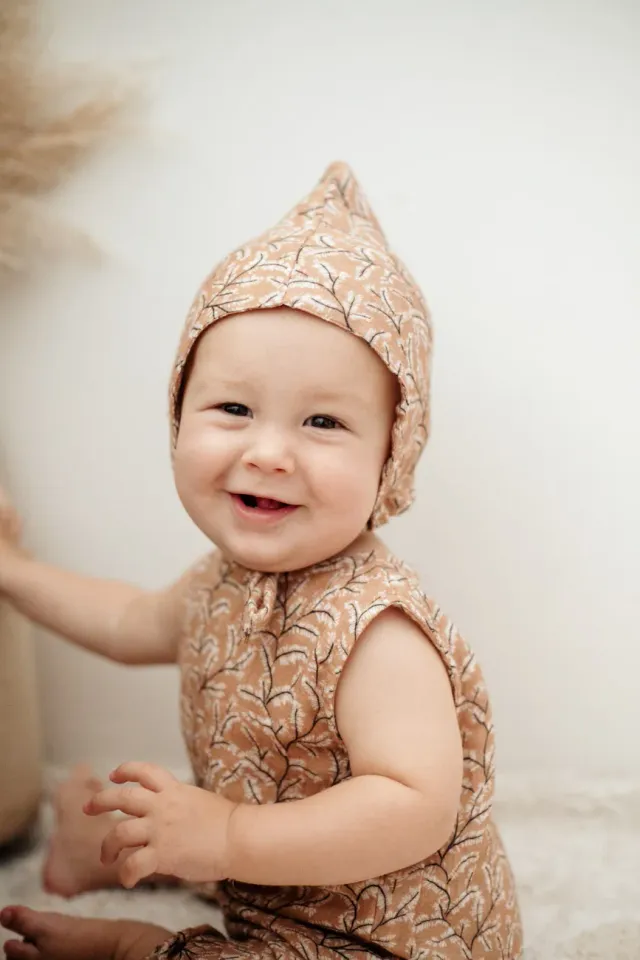 The Mompany Twiggy bonnet babymutsje strikjes